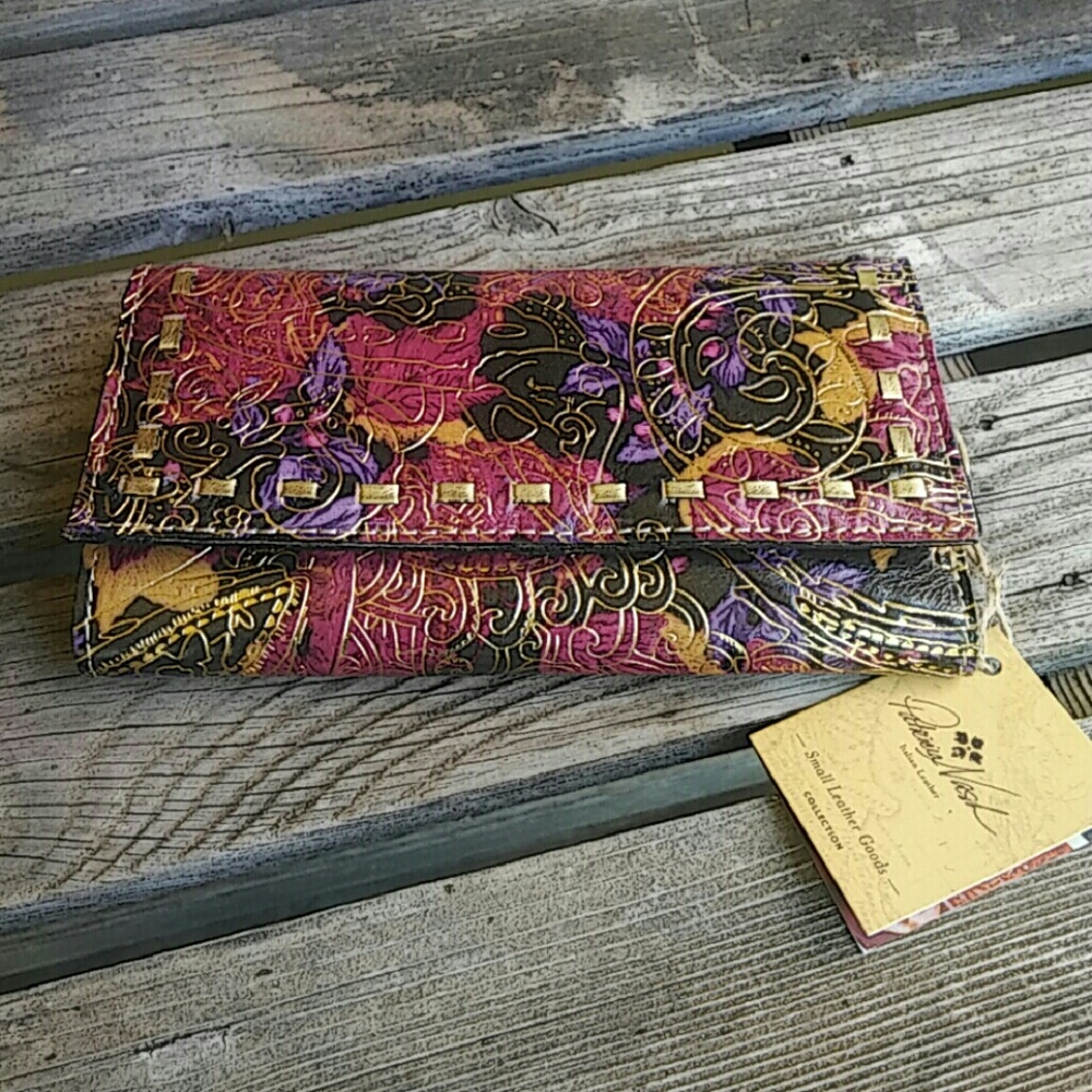 NWOT Patricia Nash Wallet